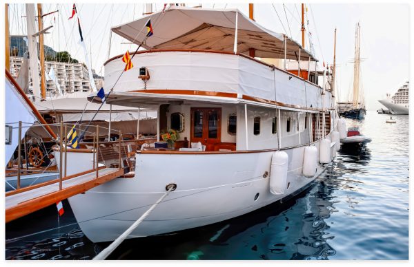 moored-two-tiers-classic-ship-in-monaco@2x-600x388